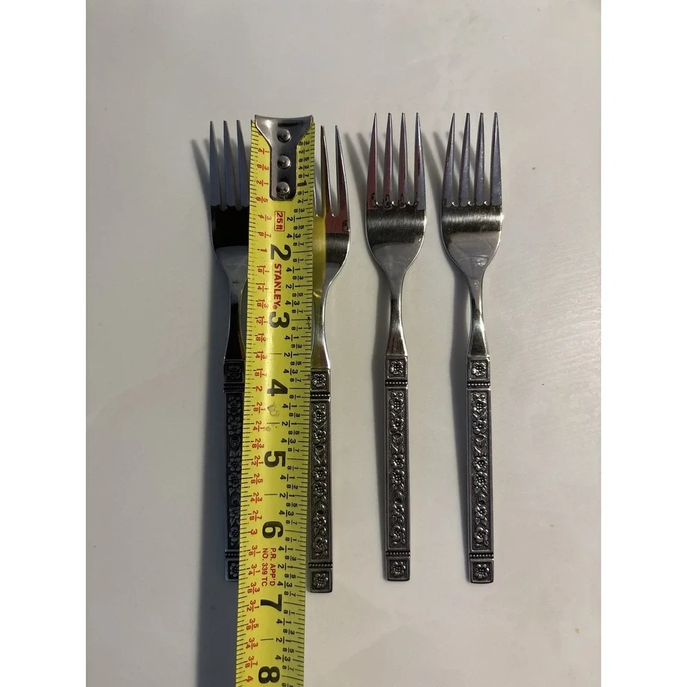 4 Oneida Ltd / Wm A Rogers Deluxe Stainless Dinner Flatware Replacement Pieces